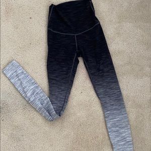Lululemon Size 6 ombré Wunder Under leggings